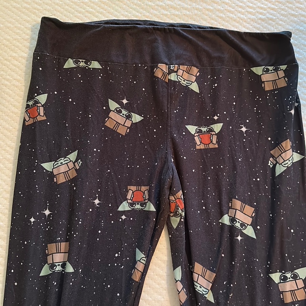 Disney super soft leggings grogu